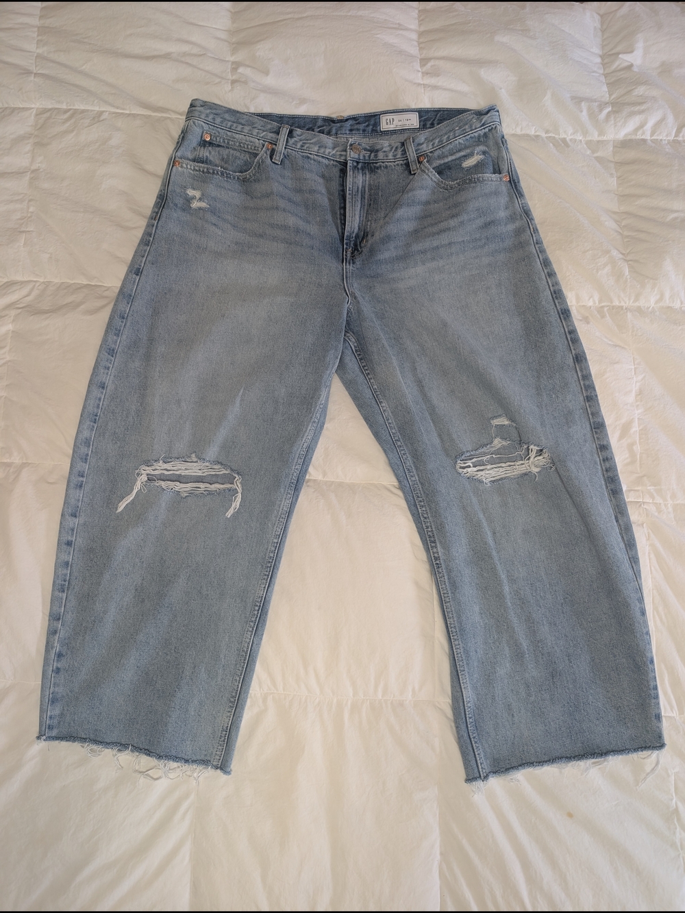 GAP Light Blue Distressed Women's Cropped Jeans